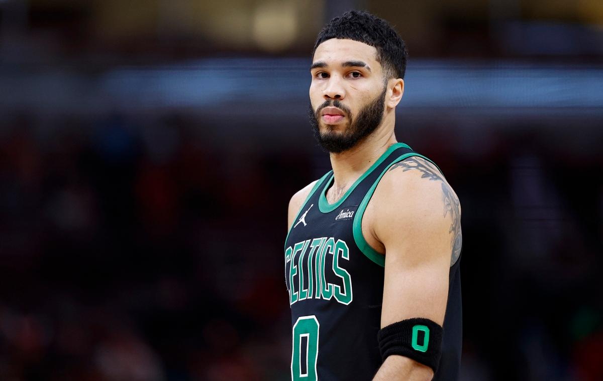 爱游戏体育-塔图姆重返赛场，持续失利首场状态出色，切尔西观众沸腾！