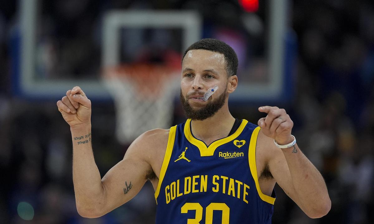 AYX-库里迎来十二赛季高光表现，老鹰球迷沸腾！的简单介绍