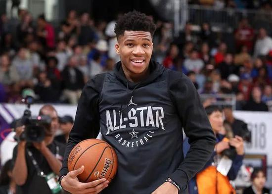 AYX-包含Ming新星高光表现表现惊艳，雄鹿未来可期！的词条